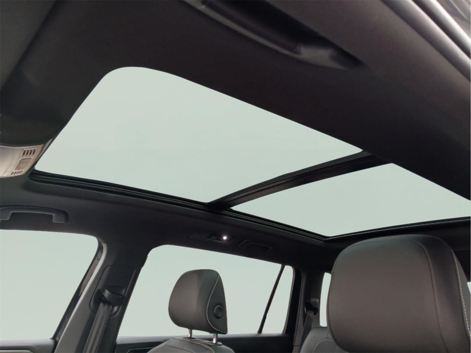 2023 Volkswagen Tiguan SEL R-Line