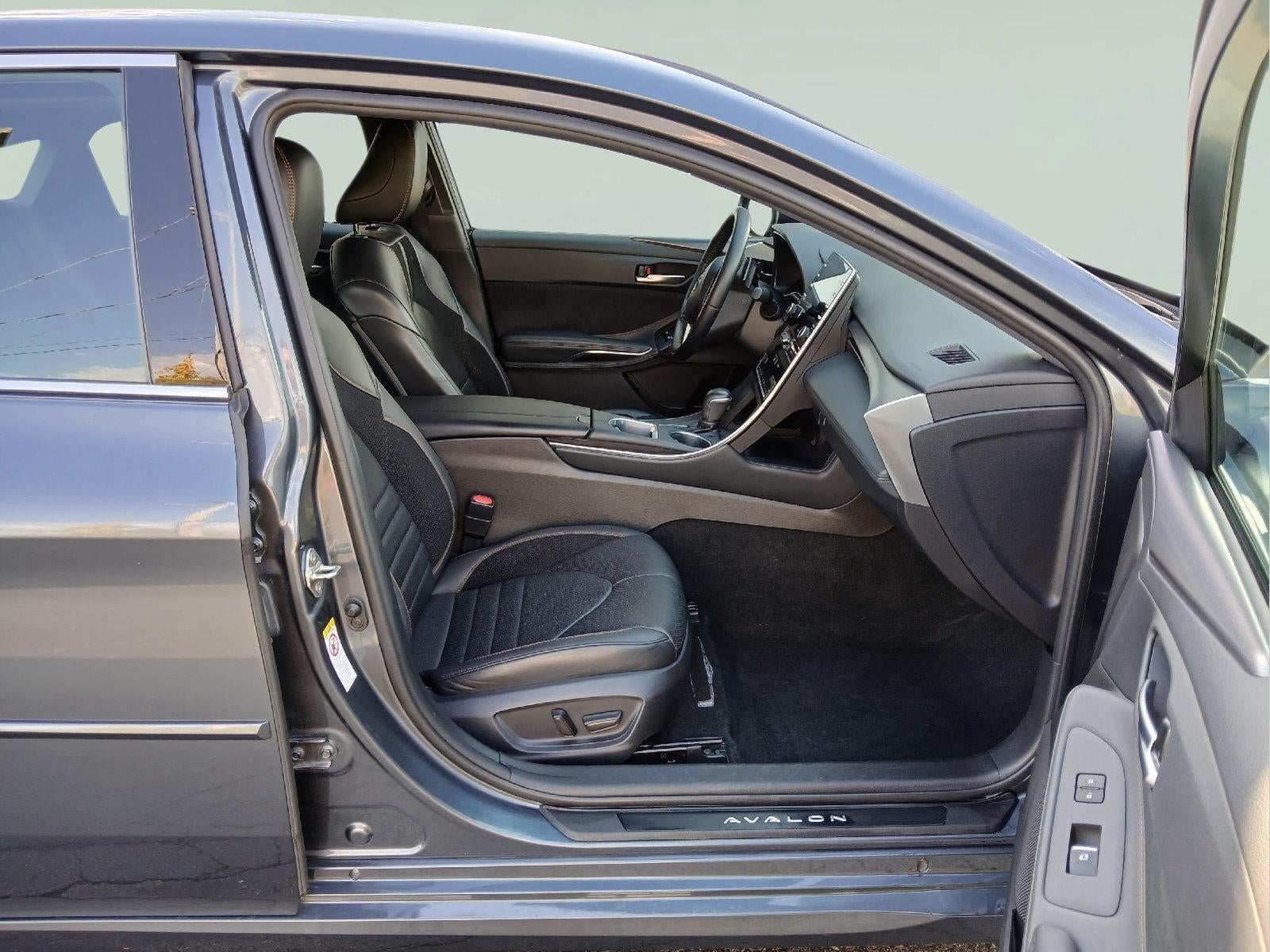 2019 Toyota Avalon Hybrid XSE