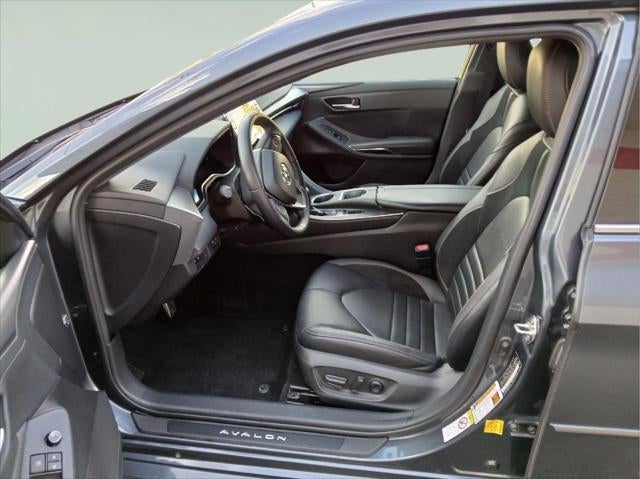 2019 Toyota Avalon Hybrid XSE