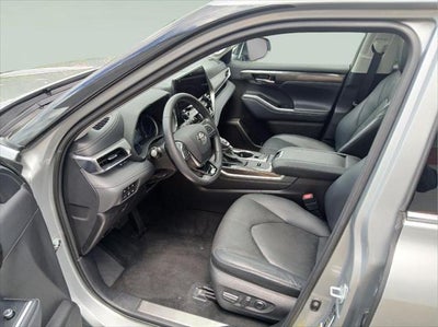 2021 Toyota Highlander Hybrid Platinum