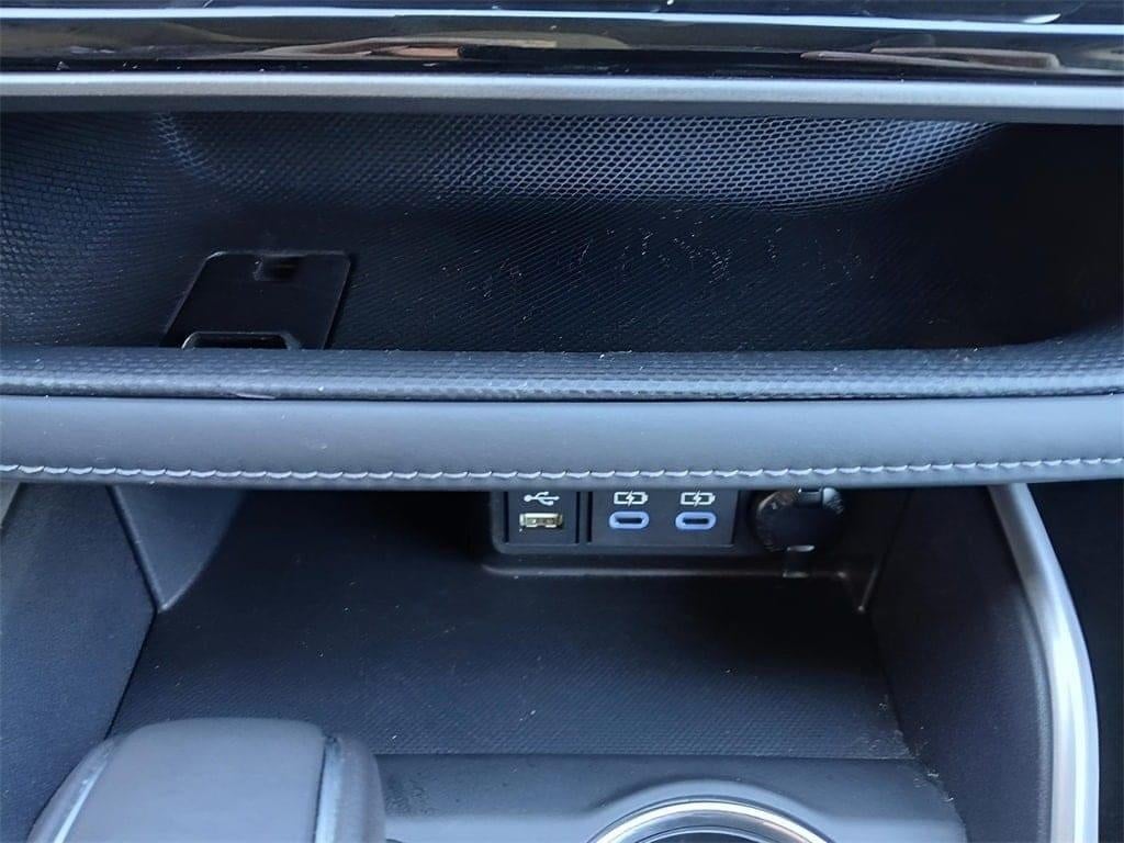 2022 Toyota HIGHLANDER HYBRD XLE