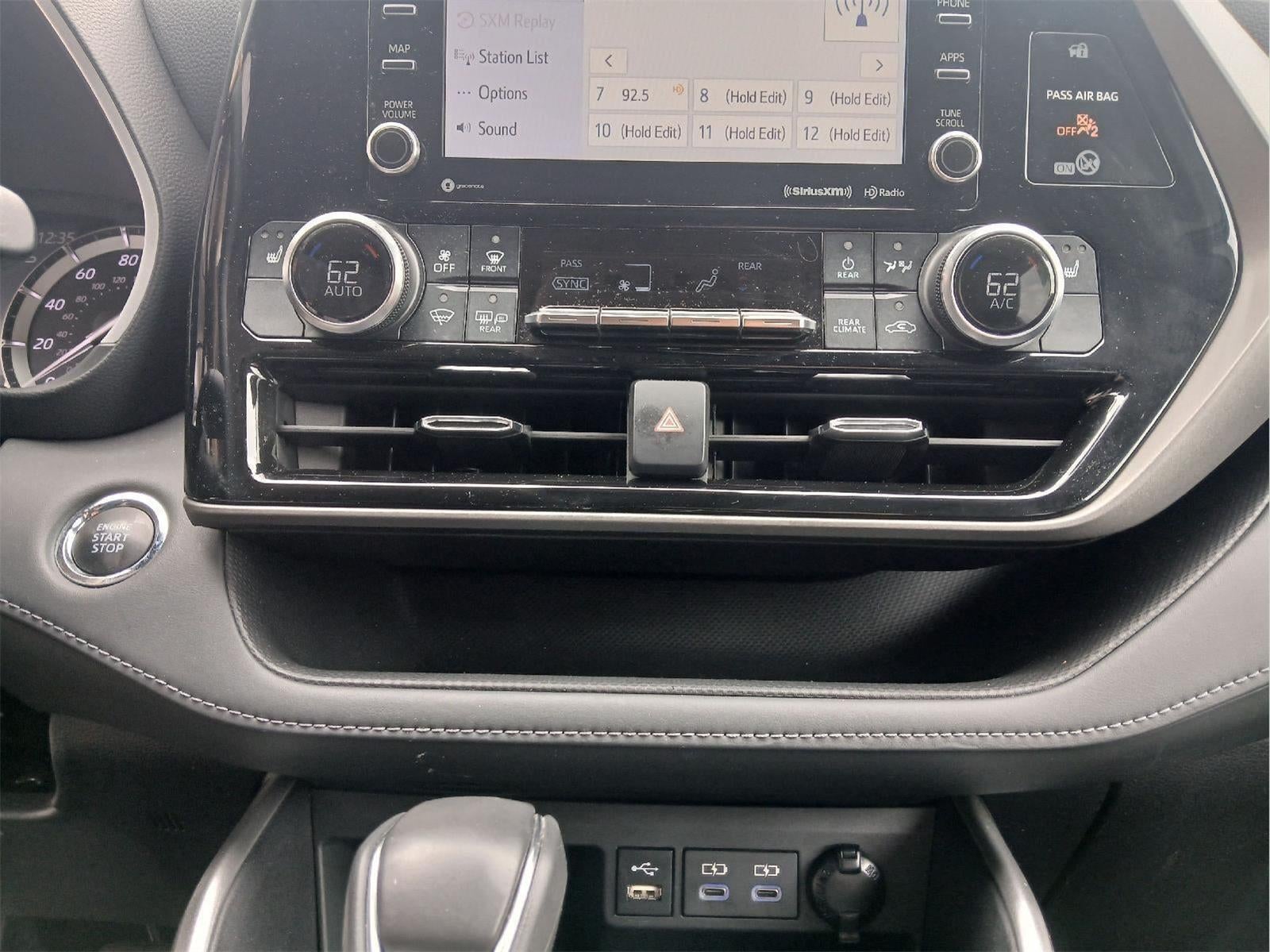 2022 Toyota HIGHLANDER XLE