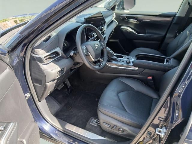 2025 Toyota Highlander Platinum
