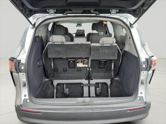 2022 Toyota Sienna LE