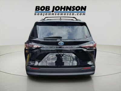 2025 Toyota SIENNA LE AWD LE 8-Passenger