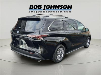 2025 Toyota SIENNA LE AWD LE 8-Passenger