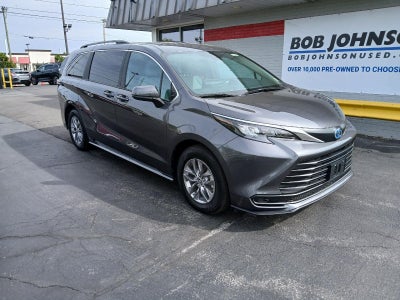 2025 Toyota Sienna LE 8-Passenger