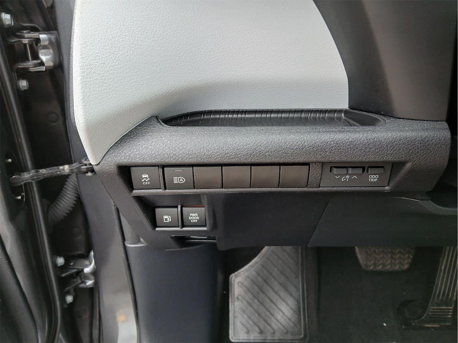 2025 Toyota Sienna LE 8-Passenger
