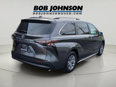 2025 Toyota Sienna LE 8-Passenger