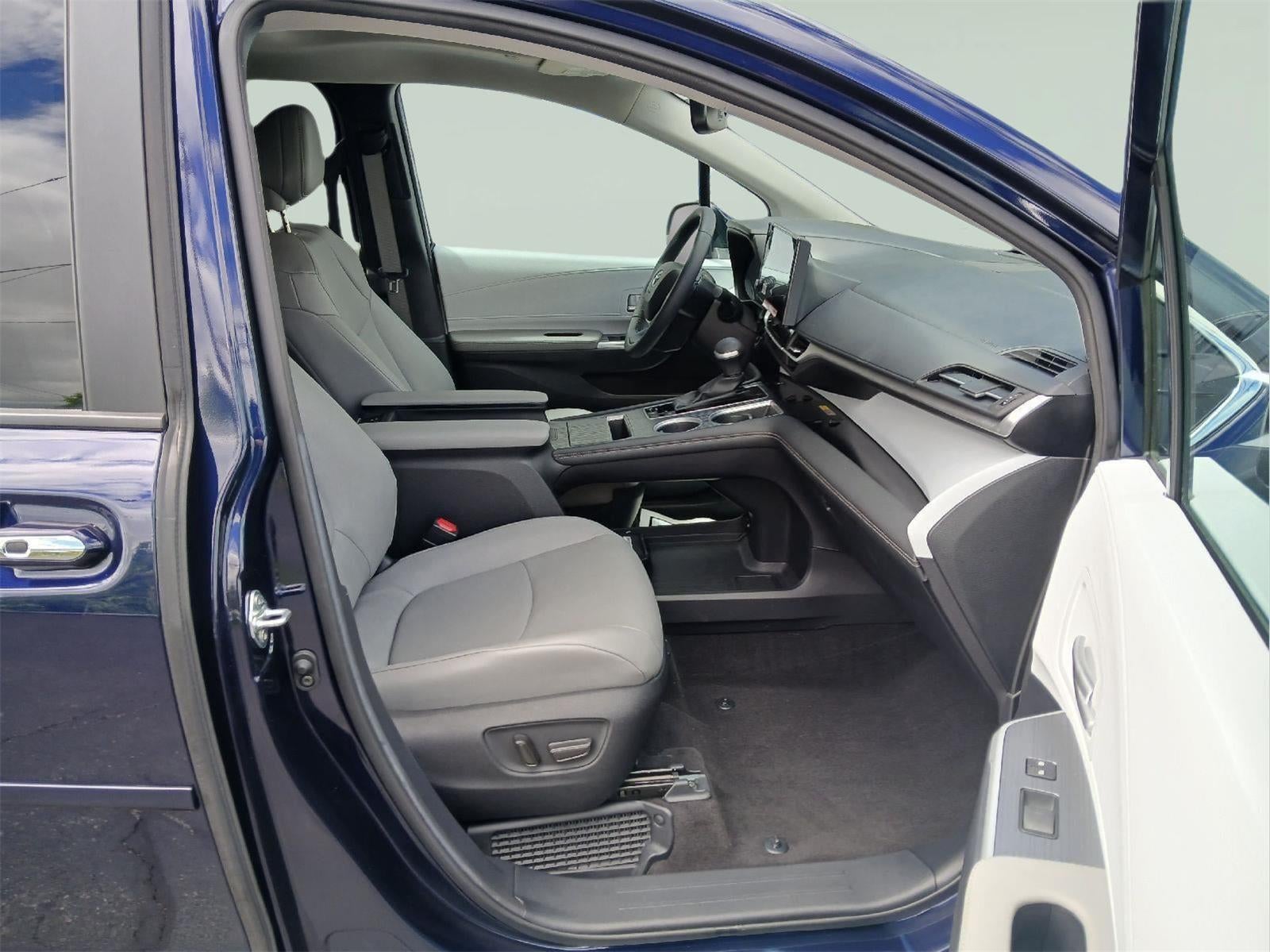 2025 Toyota Sienna XLE 7-Passenger