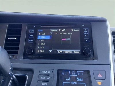 2017 Toyota SIENNA XLE 3.5L XLE 8-Passenger