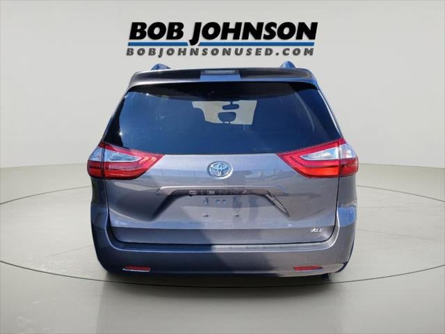 2017 Toyota SIENNA XLE 3.5L XLE 8-Passenger