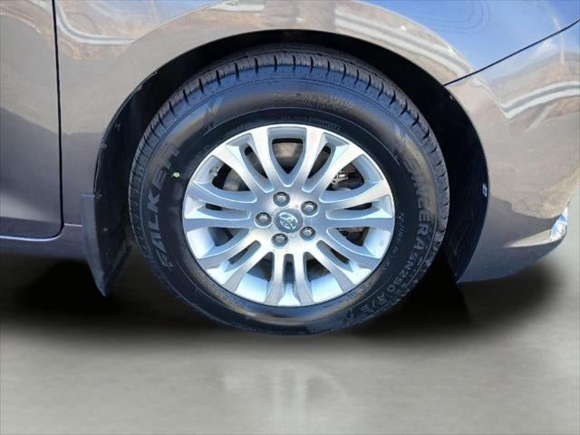 2017 Toyota SIENNA XLE 3.5L XLE 8-Passenger