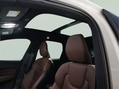 2023 Volvo XC60 Plus Dark Theme