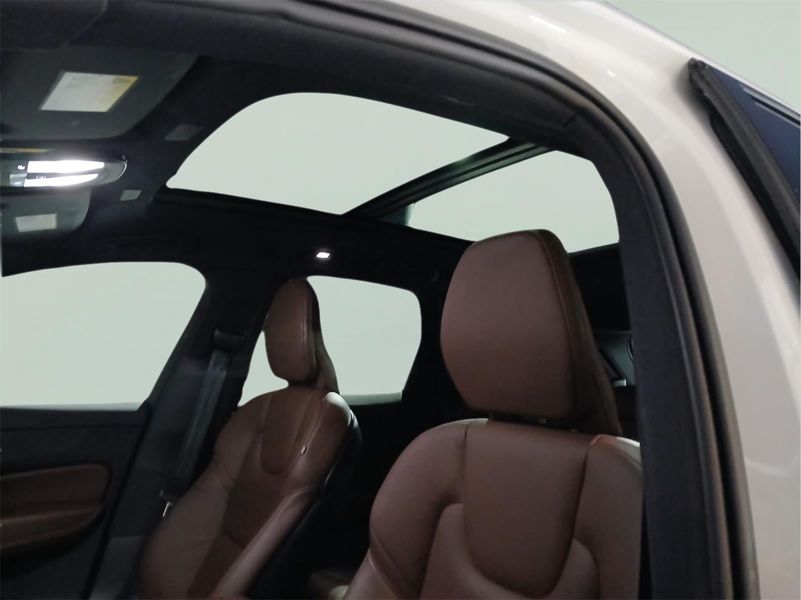 2023 Volvo XC60 Plus Dark Theme