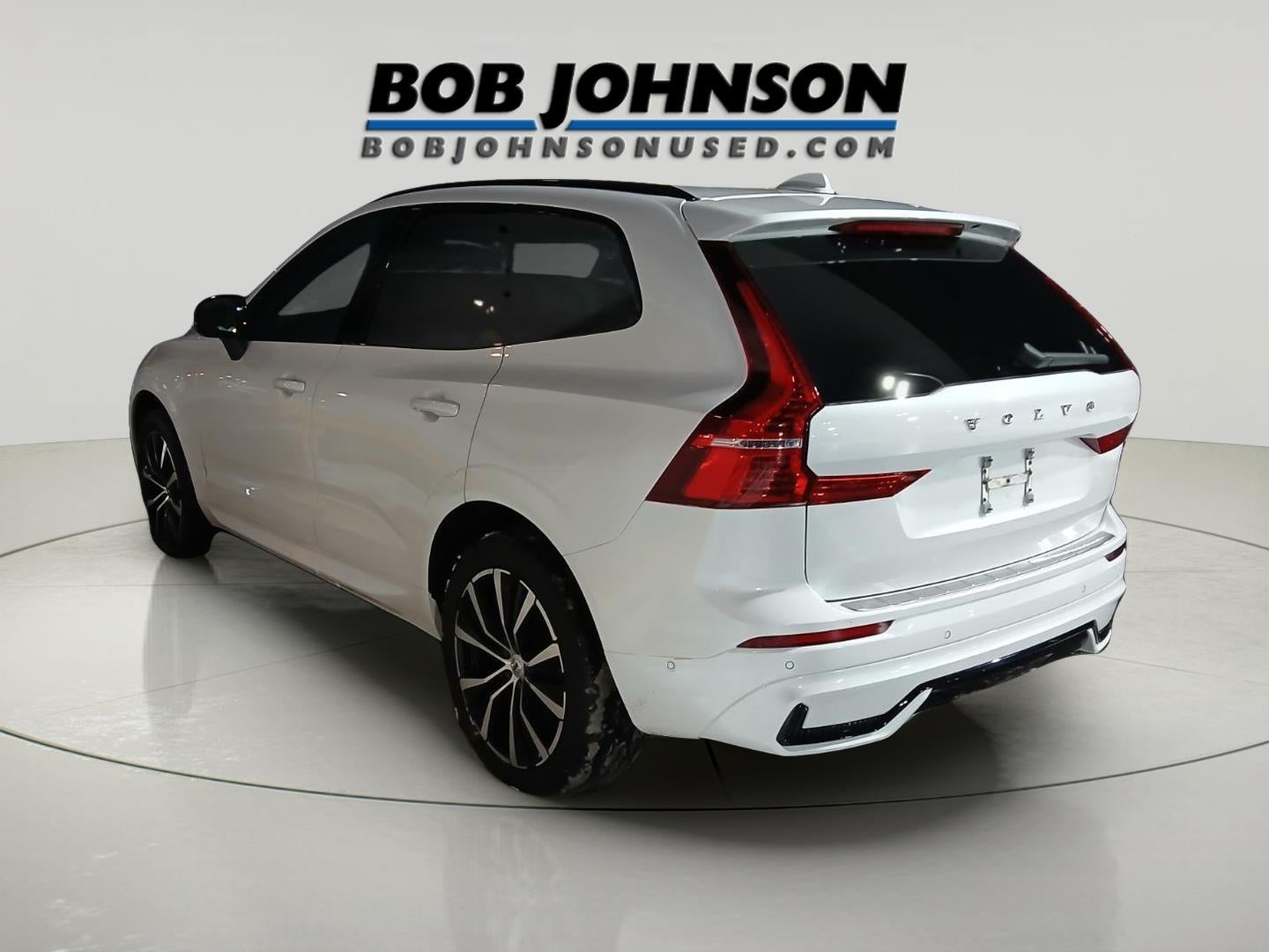 2023 Volvo XC60 Plus Dark Theme