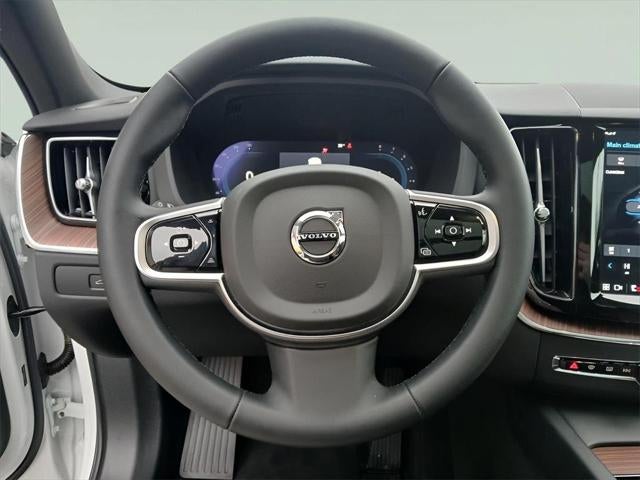 2025 Volvo XC60 Plus