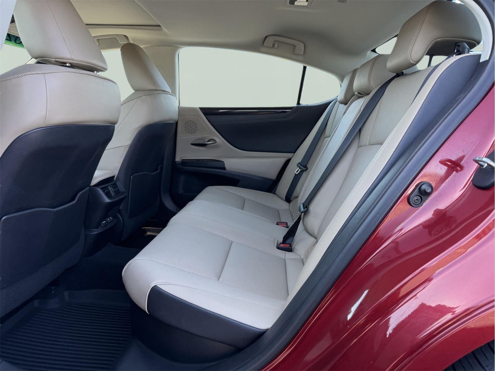 2021 Lexus ES 300h 
