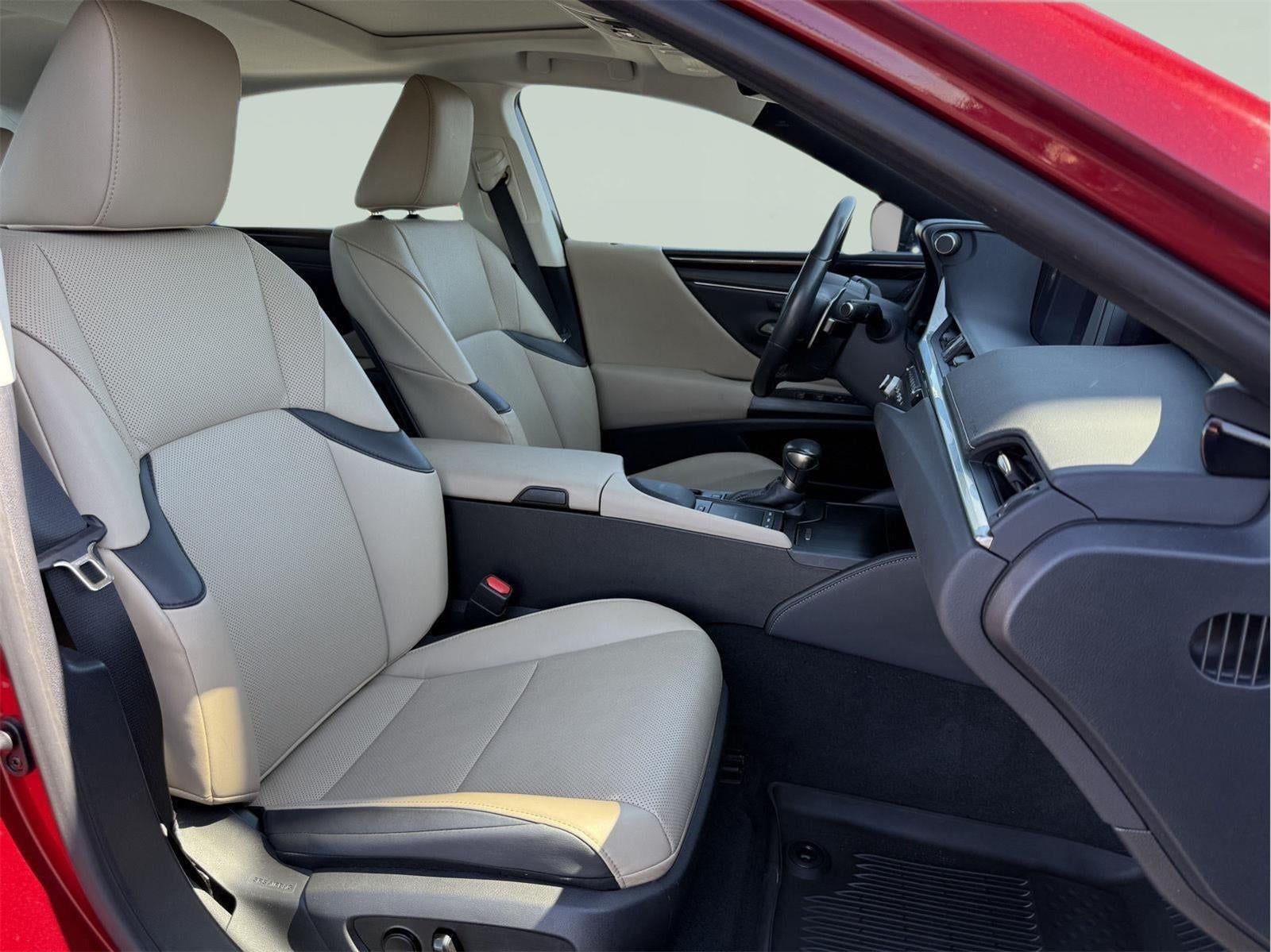 2021 Lexus ES 300h 