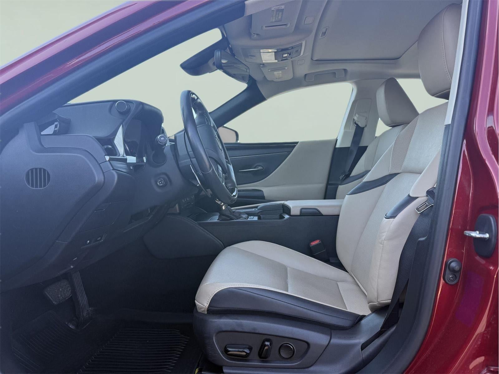 2021 Lexus ES 300h 