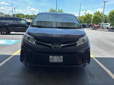 2018 Toyota Sienna LE Auto Access Seat