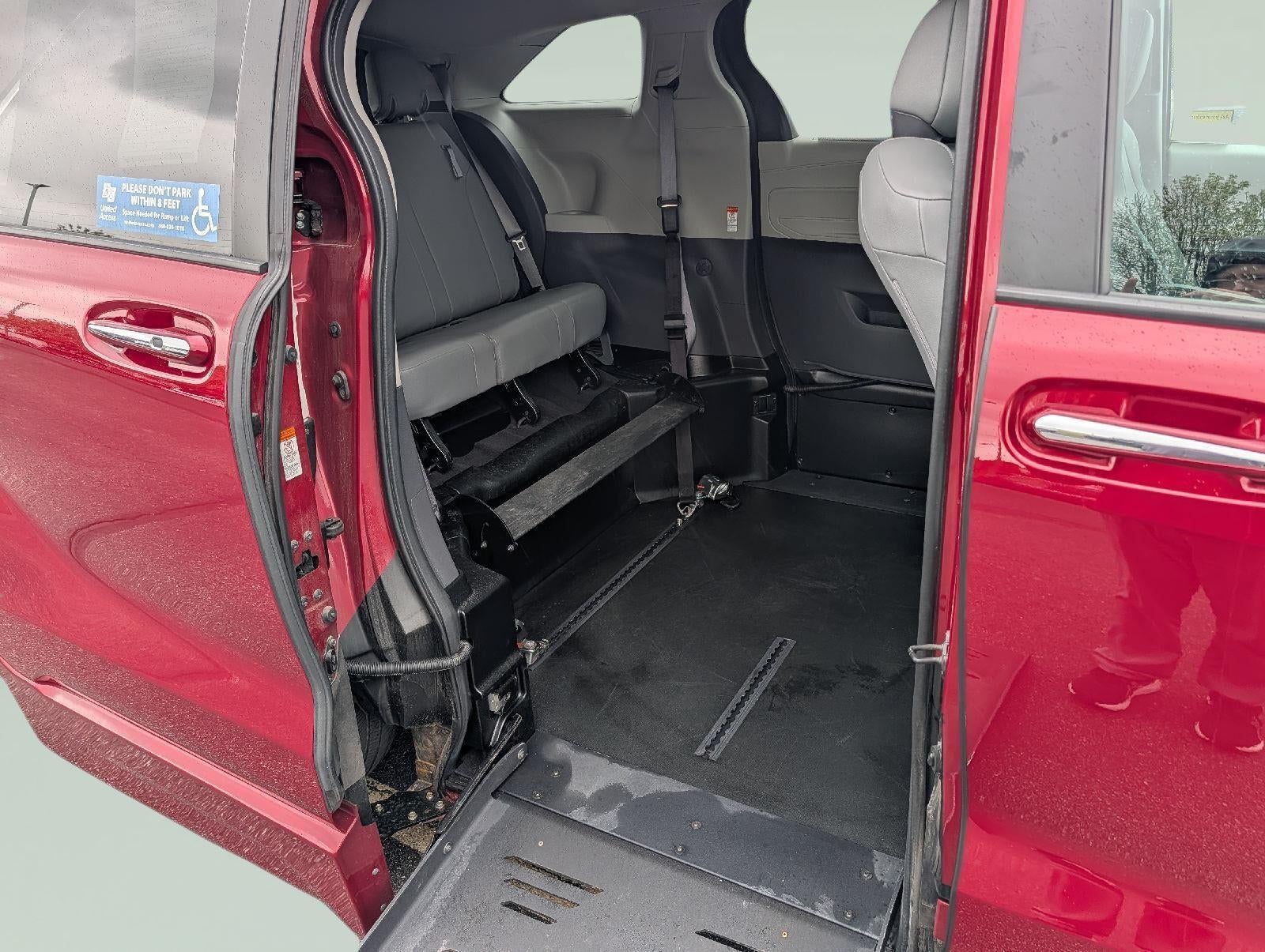 2022 Toyota Sienna XLE 8-Passenger