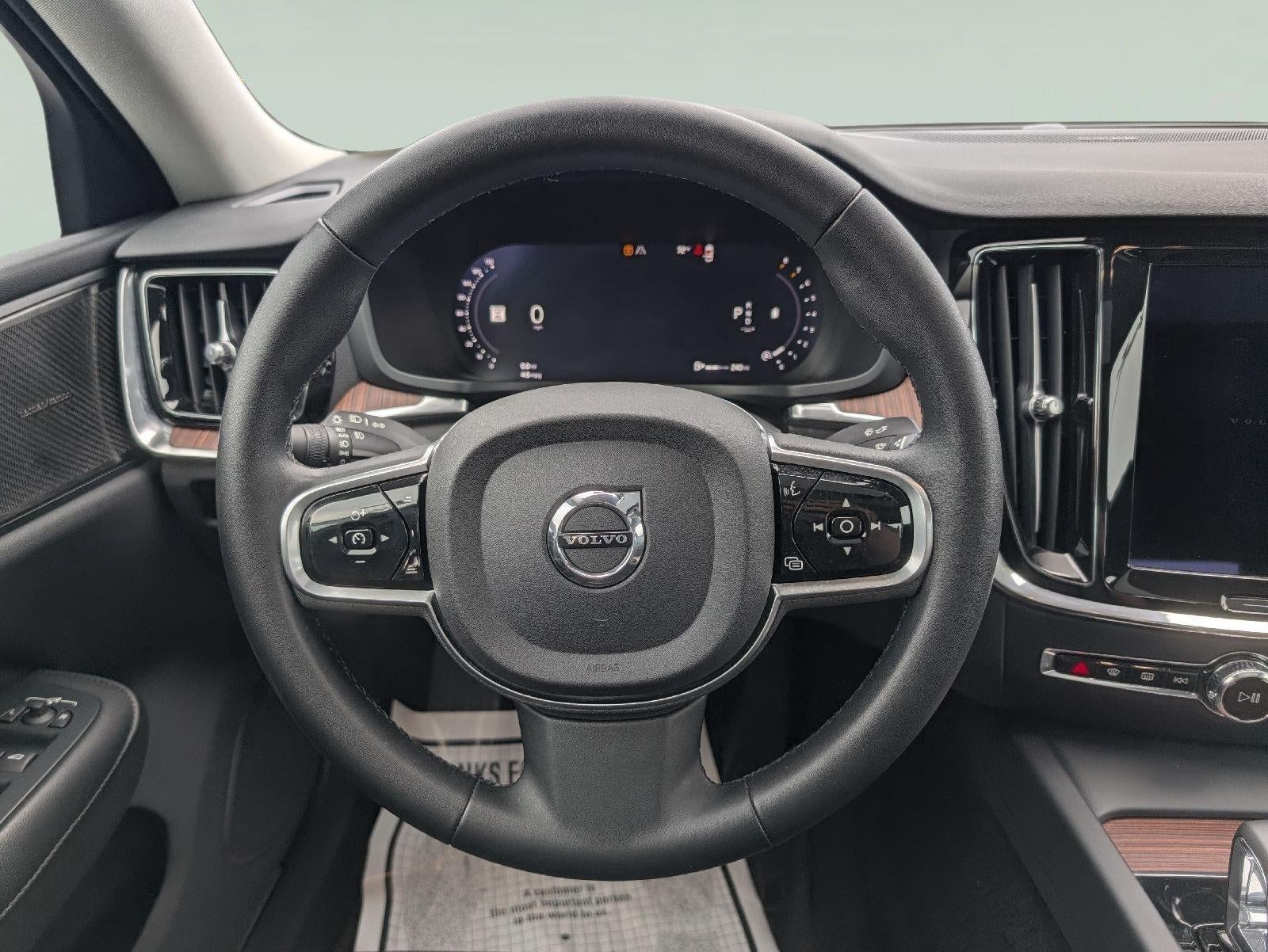 2024 Volvo S60 Plus Dark Theme