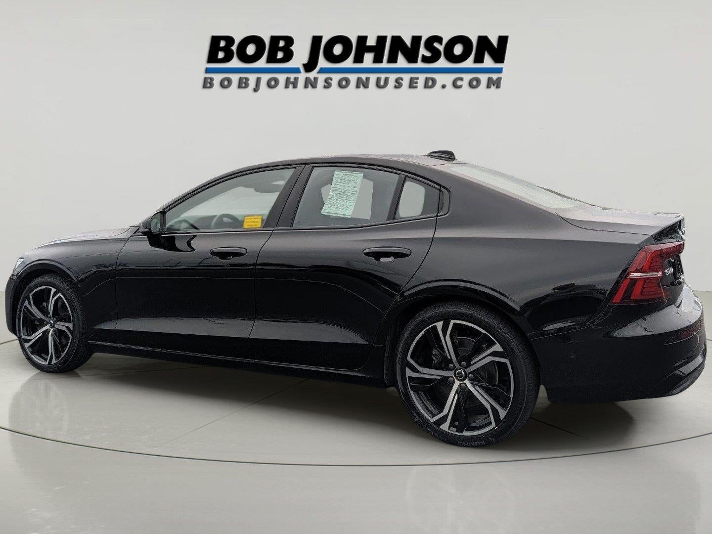 2024 Volvo S60 Plus Dark Theme