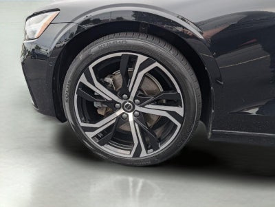 2024 Volvo S60 Plus Dark Theme