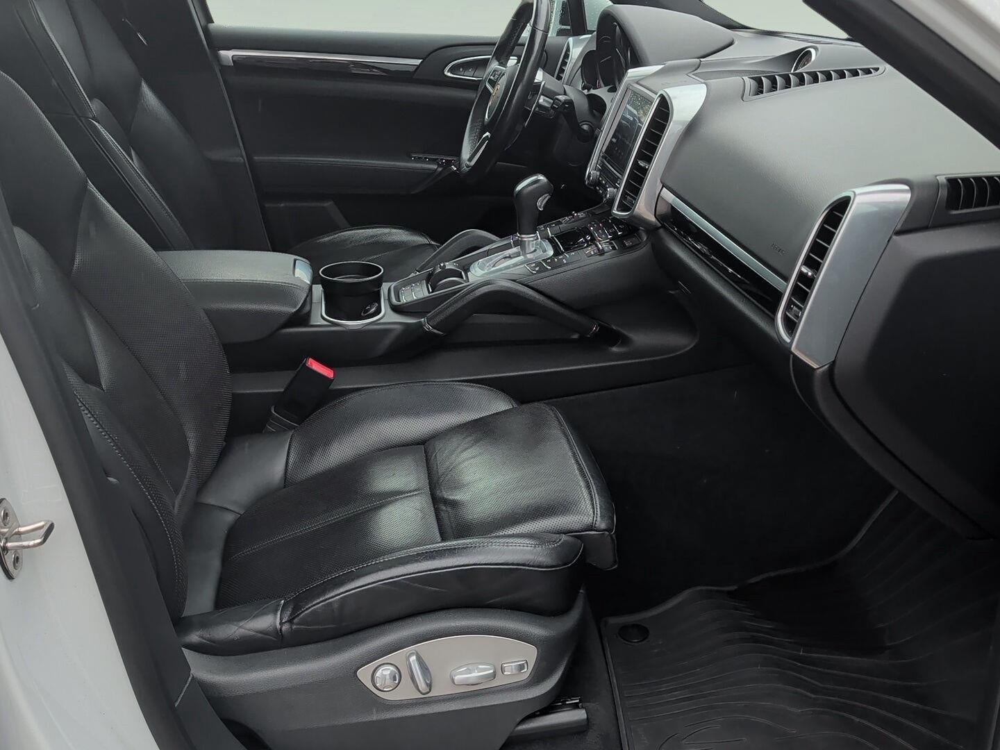 2017 Porsche Cayenne Platinum Edition