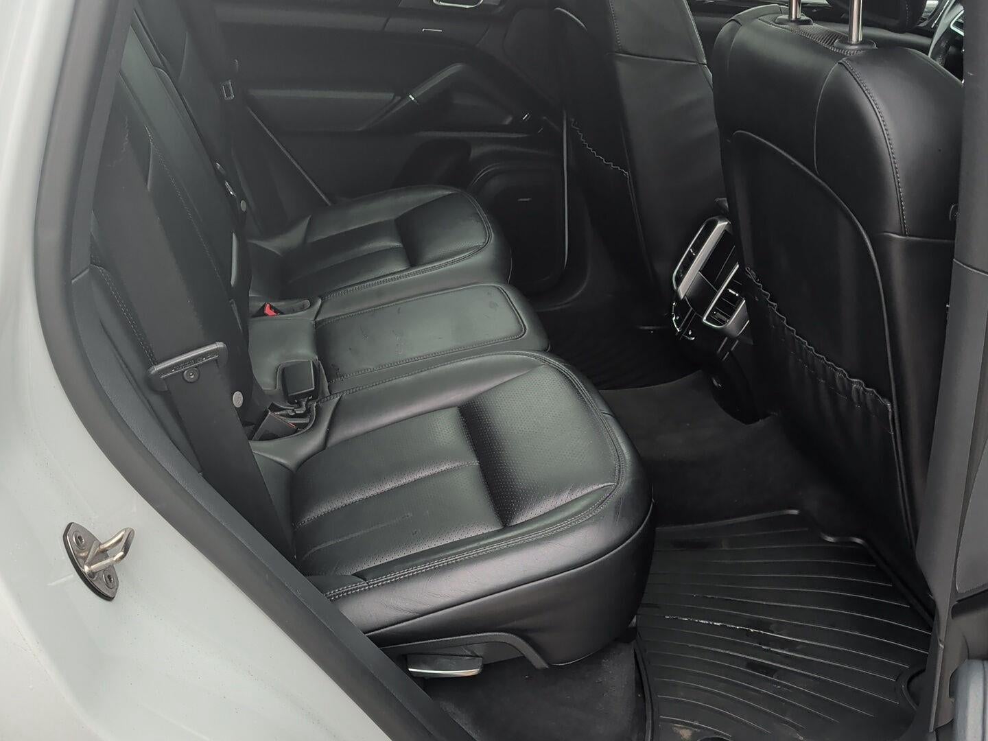 2017 Porsche Cayenne Platinum Edition