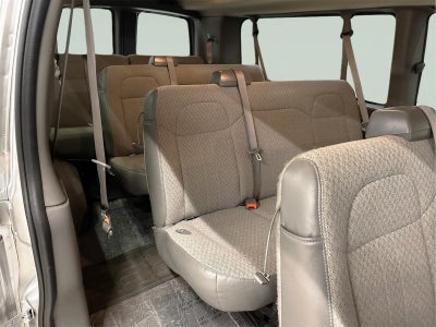 2025 Chevrolet Express Passenger 3500 1LT