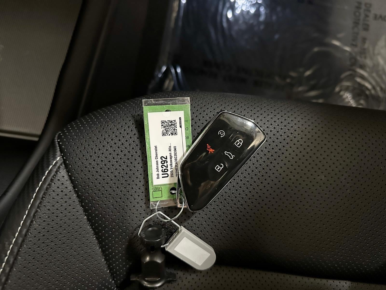 2025 Volkswagen Atlas Cross Sport 2.0T SE w/Technology