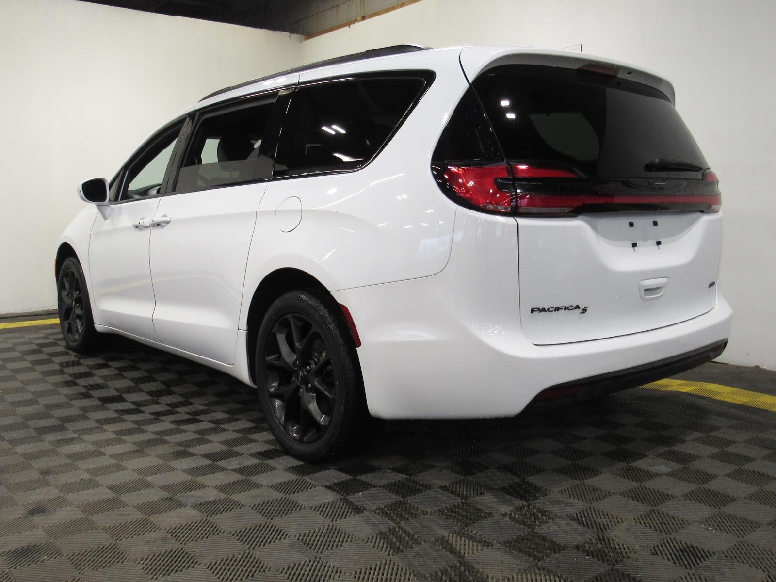 2022 Chrysler Pacifica Touring L AWD