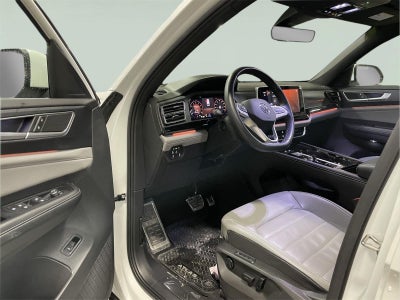 2024 Volkswagen Atlas Cross Sport 2.0T SEL R-Line