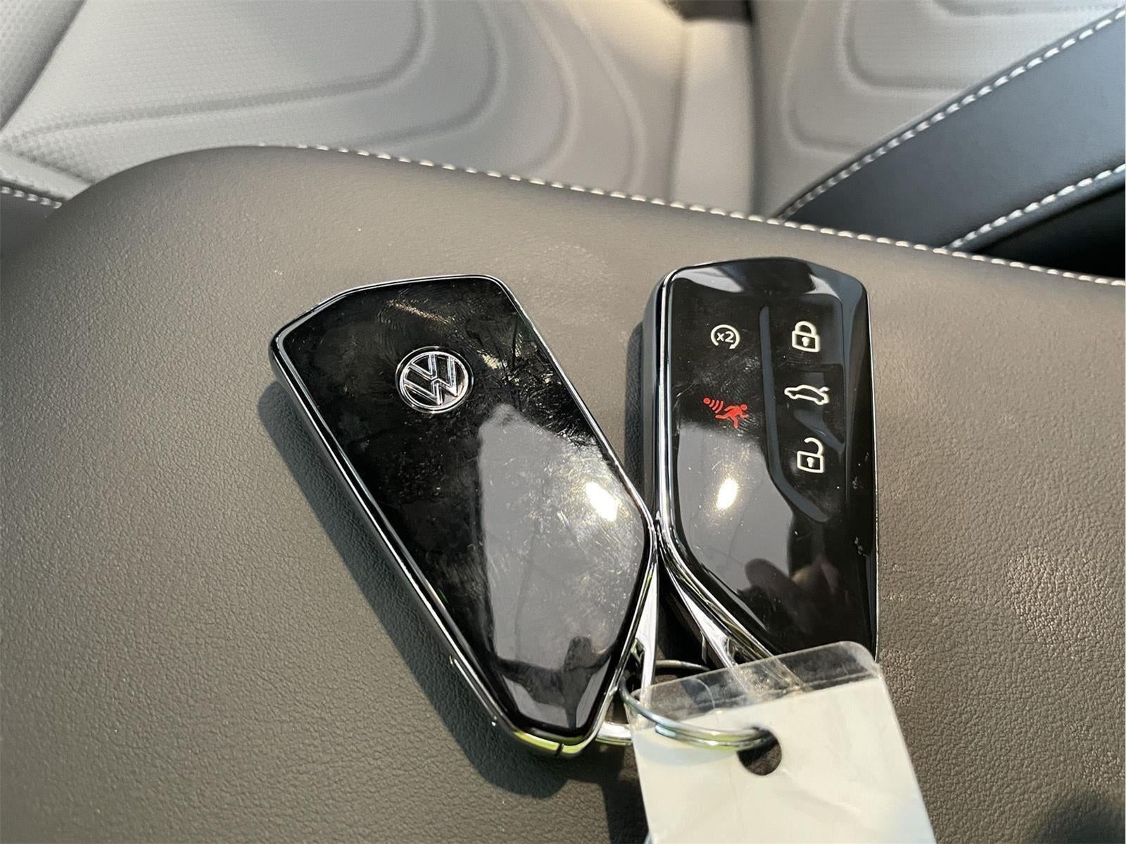 2025 Volkswagen Tiguan SE R-Line Black