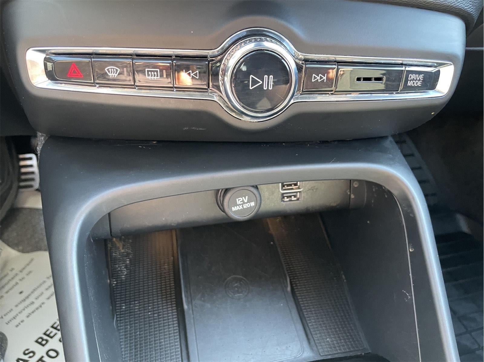 2021 Volvo XC40 R-Design
