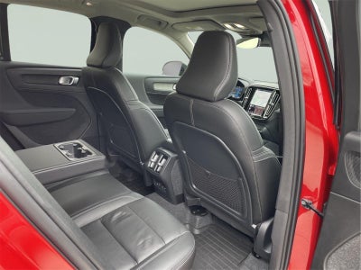 2024 Volvo XC40 Plus Dark Theme