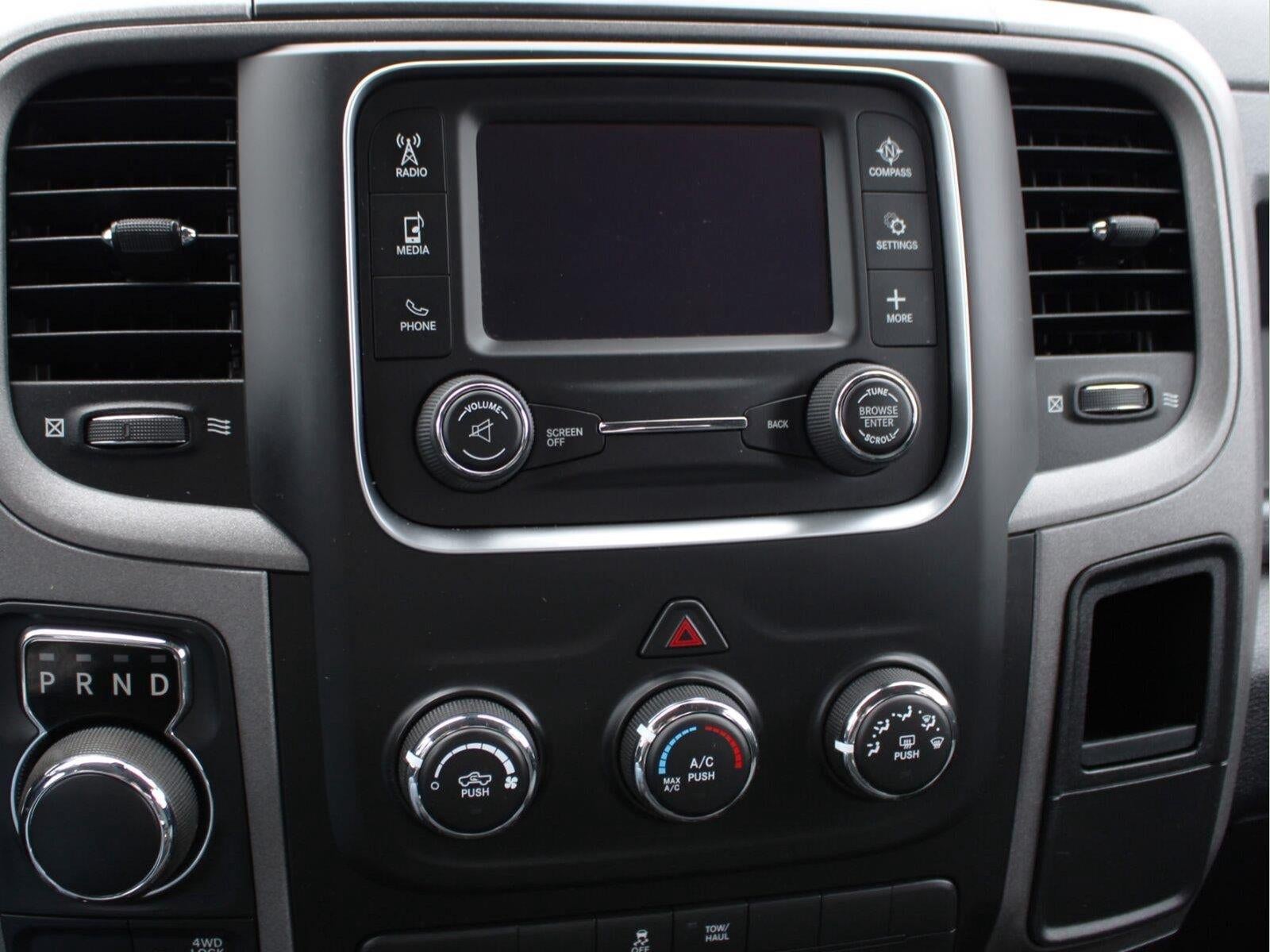 2017 RAM 1500 Express Crew Cab 4x4 5'7' Box
