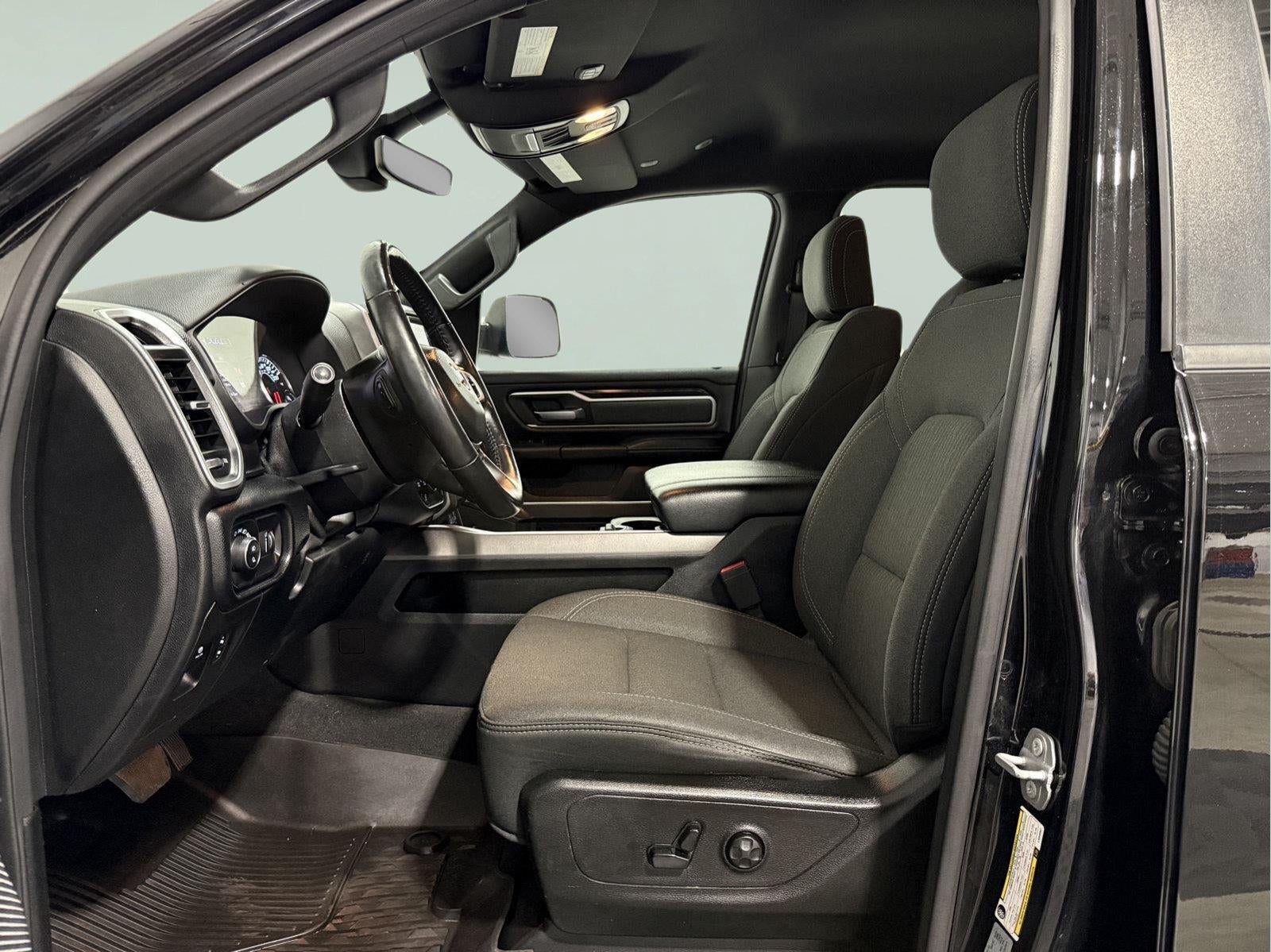 2020 RAM 1500 Big Horn Crew Cab 4x4 5'7' Box