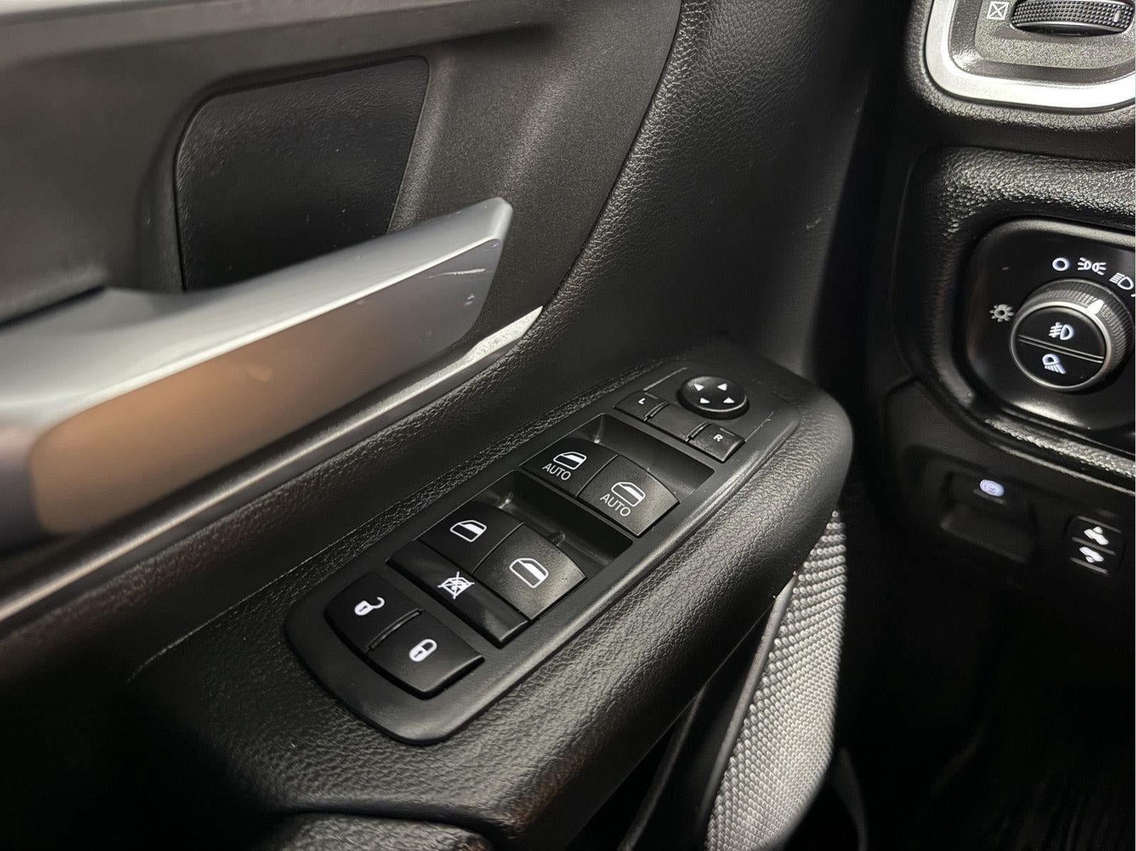 2020 RAM 1500 Big Horn Crew Cab 4x4 5'7' Box