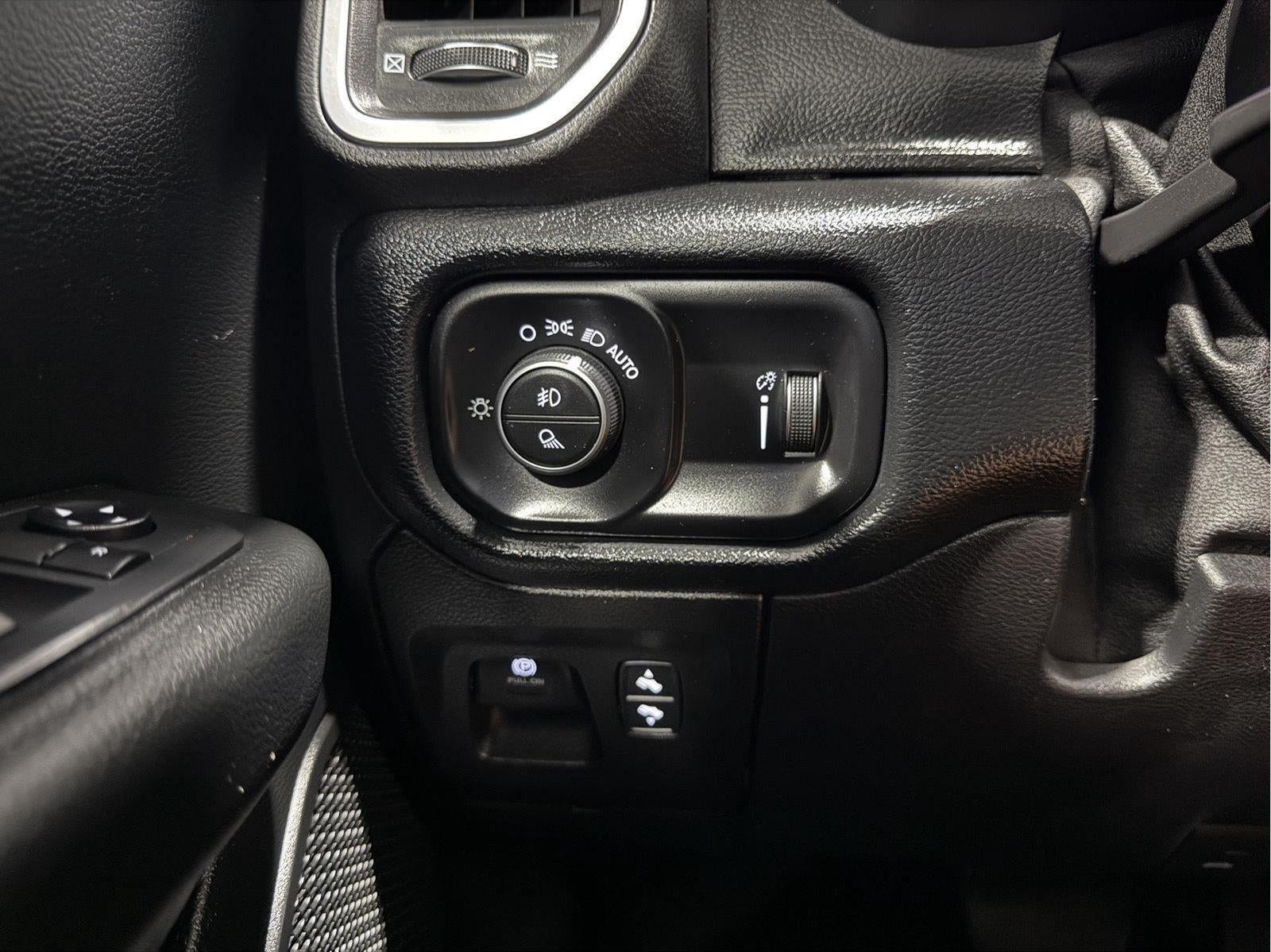 2020 RAM 1500 Big Horn Crew Cab 4x4 5'7' Box