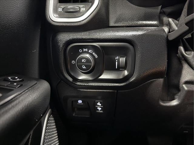 2020 RAM 1500 Big Horn Crew Cab 4x4 5'7' Box