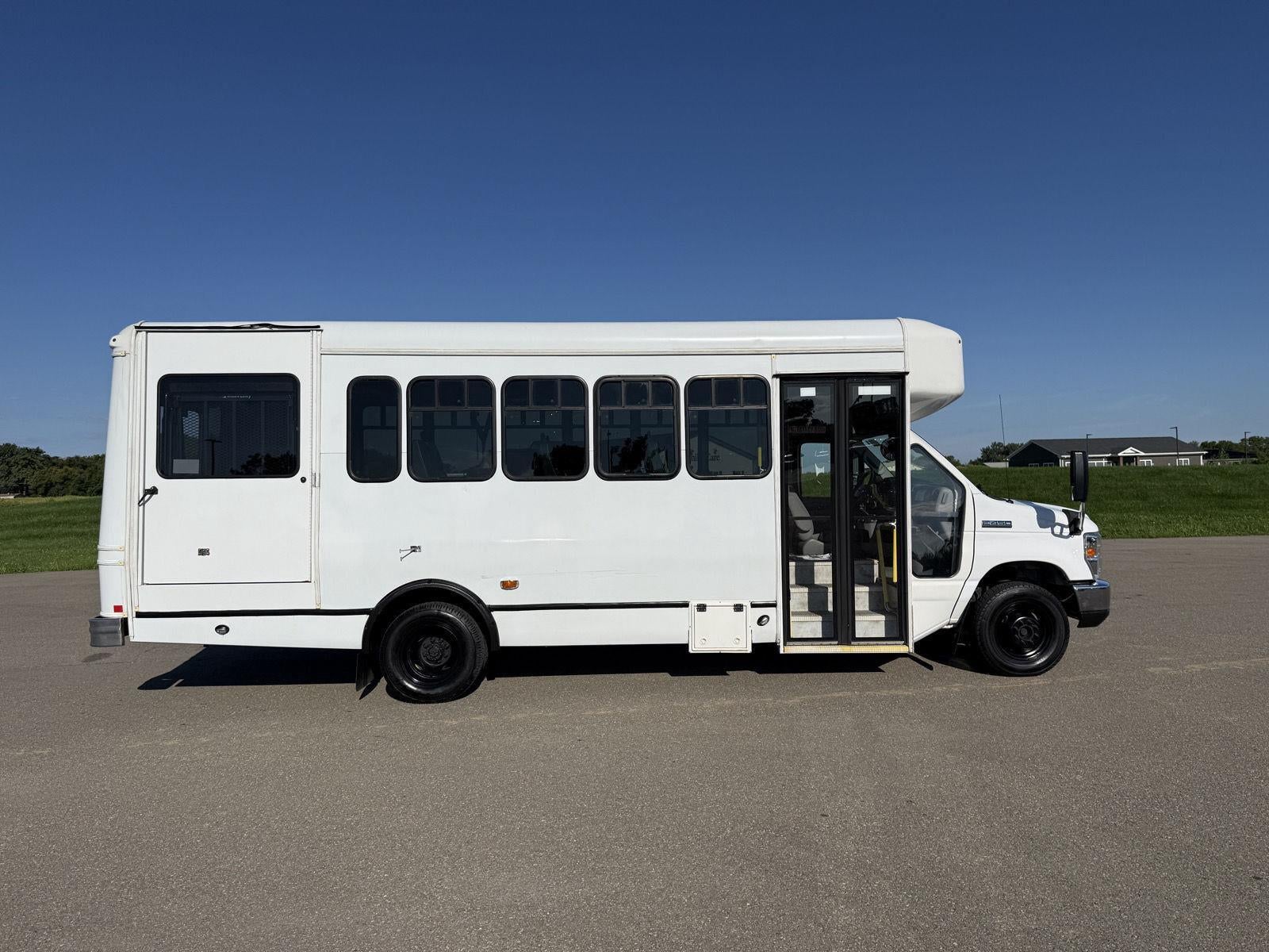 2019 Ford E-450 Cutaway E-450 DRW 158' WB