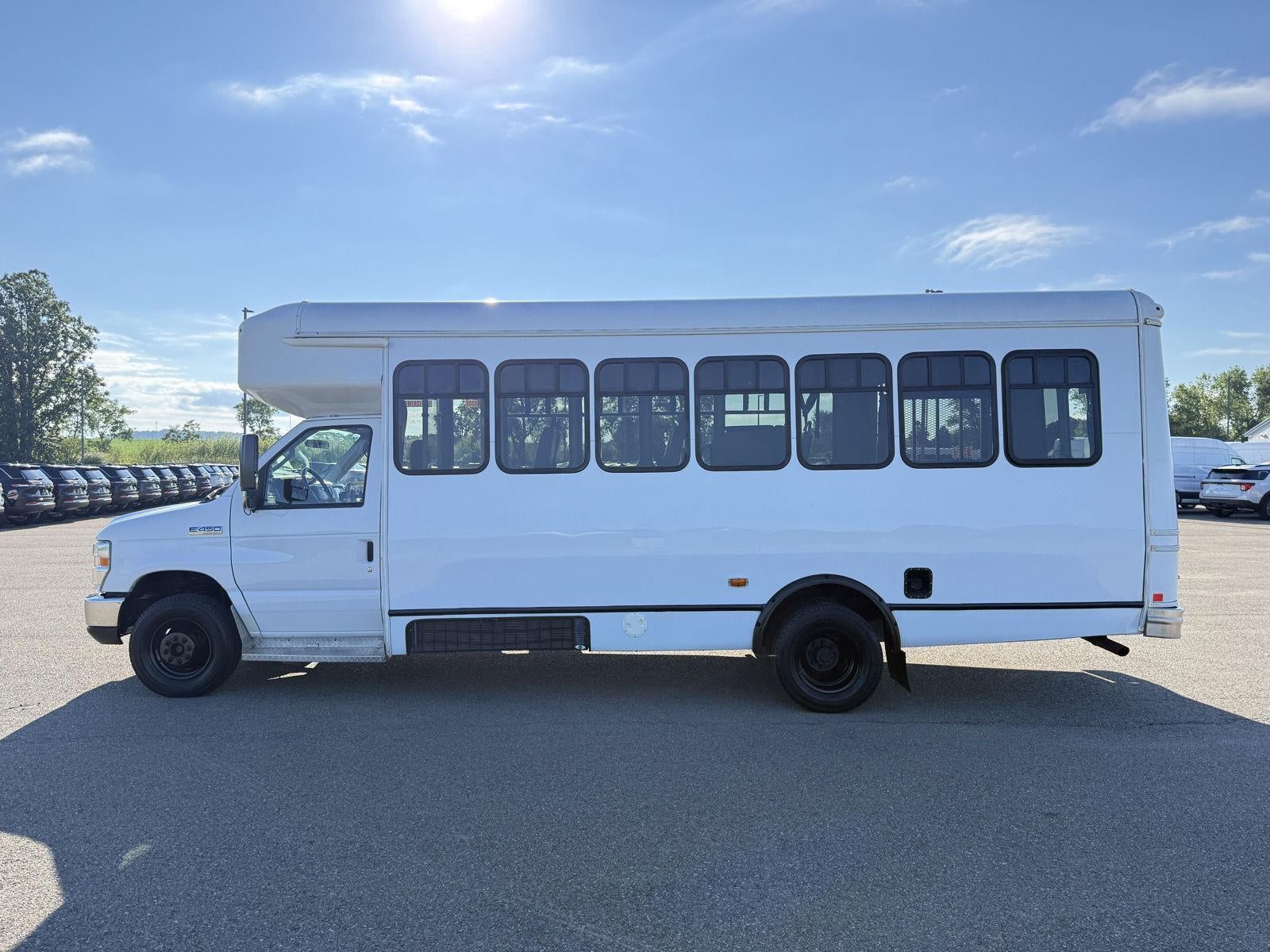 2019 Ford E-450 Cutaway E-450 DRW 158' WB