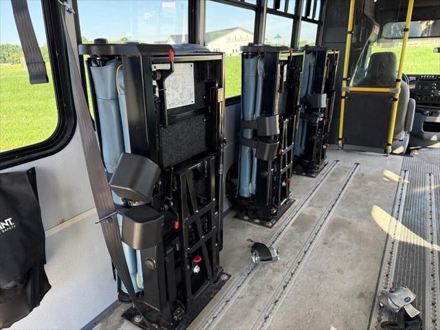 2019 Ford E-450 Cutaway E-450 DRW 158' WB