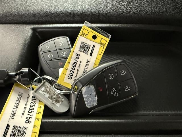 2023 Chevrolet Silverado 1500 4WD Crew Cab Short Bed Custom