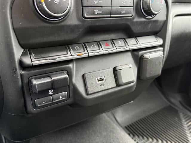 2020 Chevrolet Silverado 1500 4WD Crew Cab Short Bed Custom