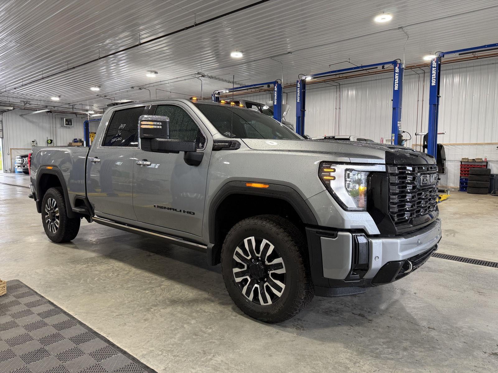 2026 GMC Sierra 2500HD Crew Cab, Standard Bed, Denali Ultimate, 4WD