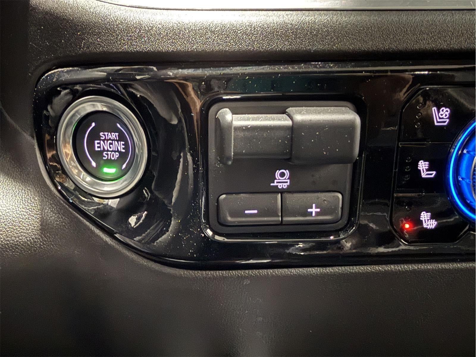 2025 GMC Sierra 2500HD 4WD Crew Cab Standard Bed SLT